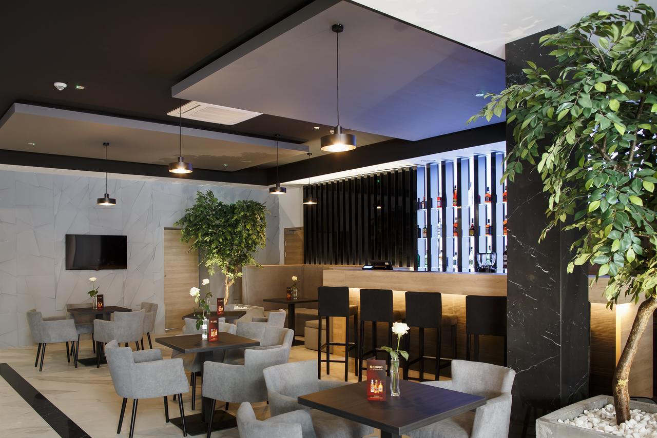 Czarny Staw Hotel Aleksandrów Łódzki Exterior foto